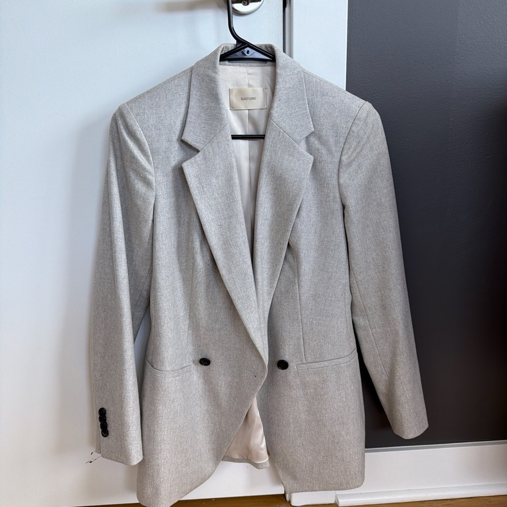Suit Studio Light Gray Blazer with Matching Pants
